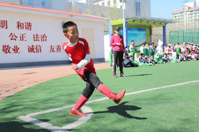 意甲-吉鲁头球制胜 AC米兰1-0尤文锁定欧冠席位